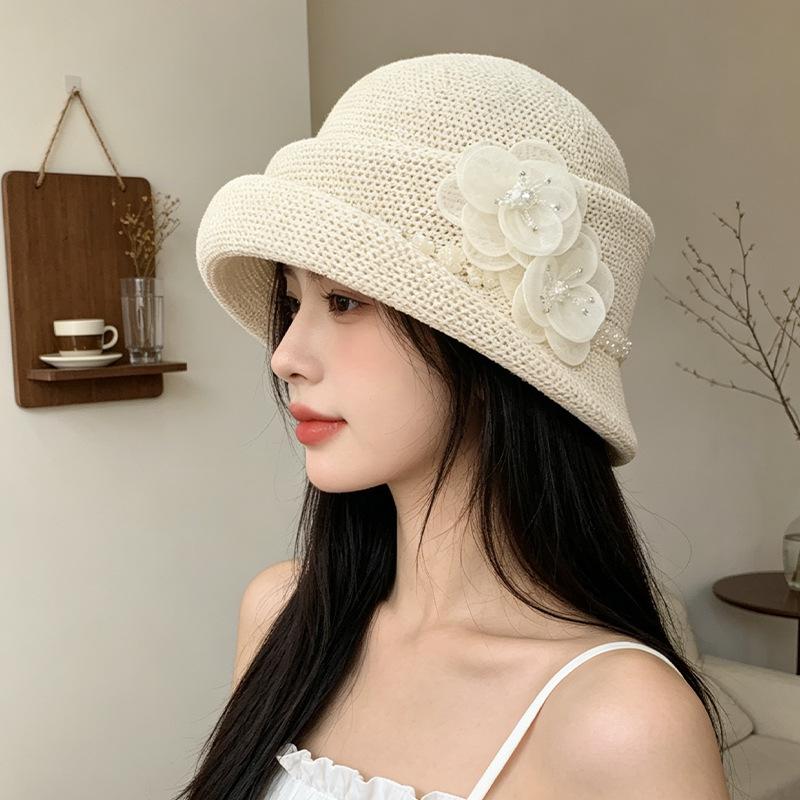 New French retro flower knitted pot hat women's spring and summer three-dimensional flower decoration shows a small face, sunshade and sunscreen tempe