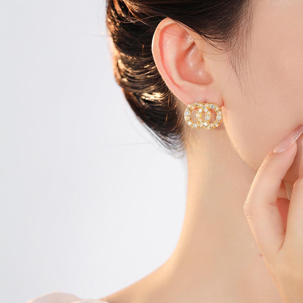 Trendy Double C Stud Earrings: Chic & Luxurious Fashion Jewelry