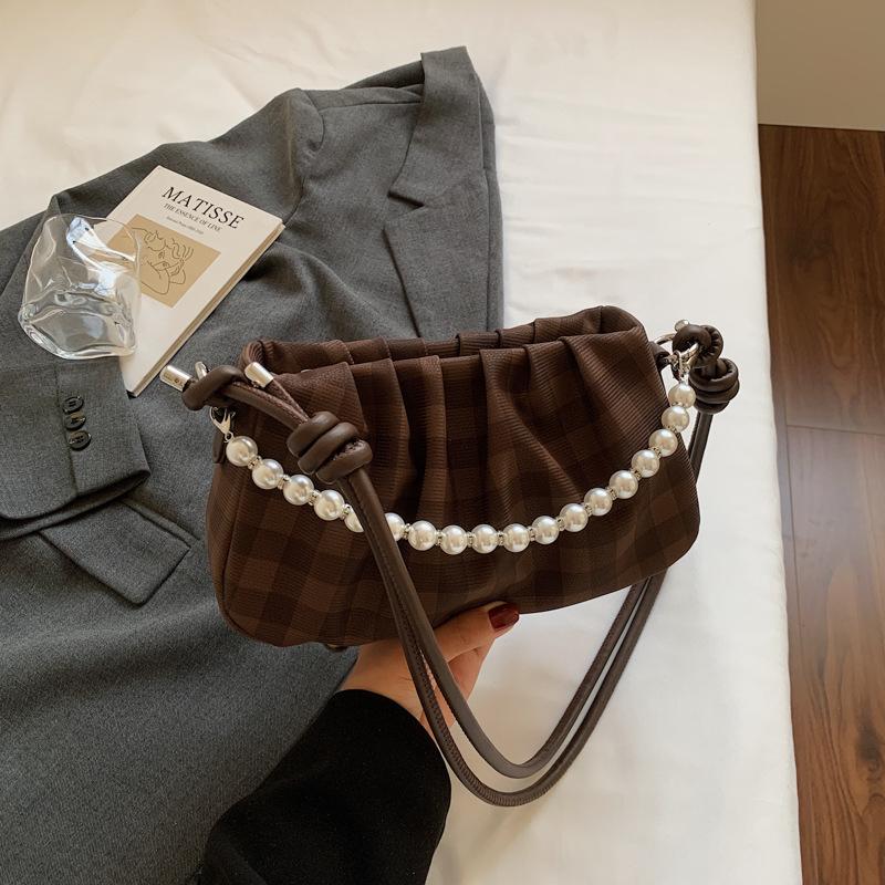 A Trendy and Niche Bag with Pleated Clouds A Trendy Underarm Bag, and A Single-shoulder Crossbody Handbag