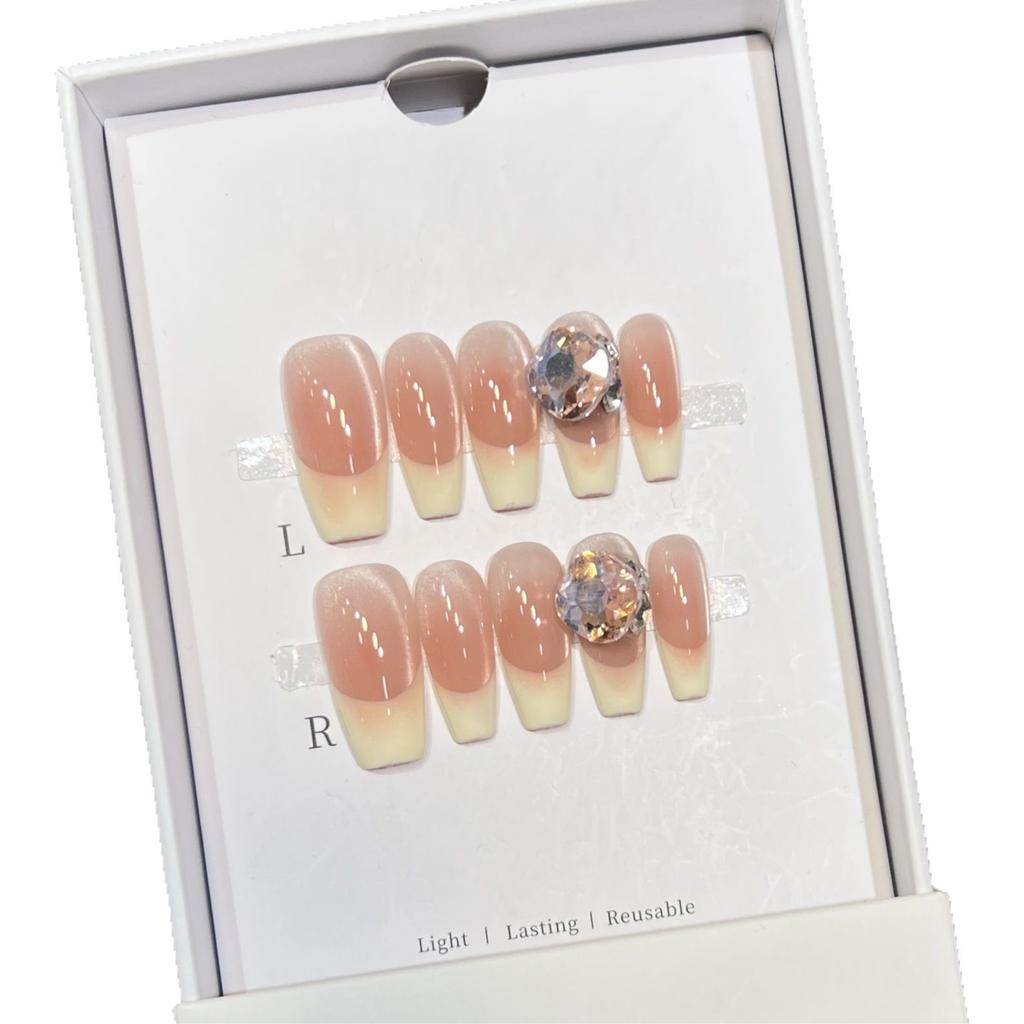 Manichiură French Avansată Ochi de Pisică cu Lumină Laterală Nude Blush Armură de Purtat Armură Făcută Manual