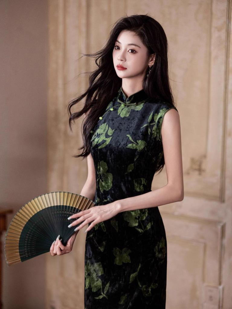 Elegantes Herbst-Samt-Cheongsam: Ärmelloses, schlankmachendes Kleid im Stil der Ming-Dynastie