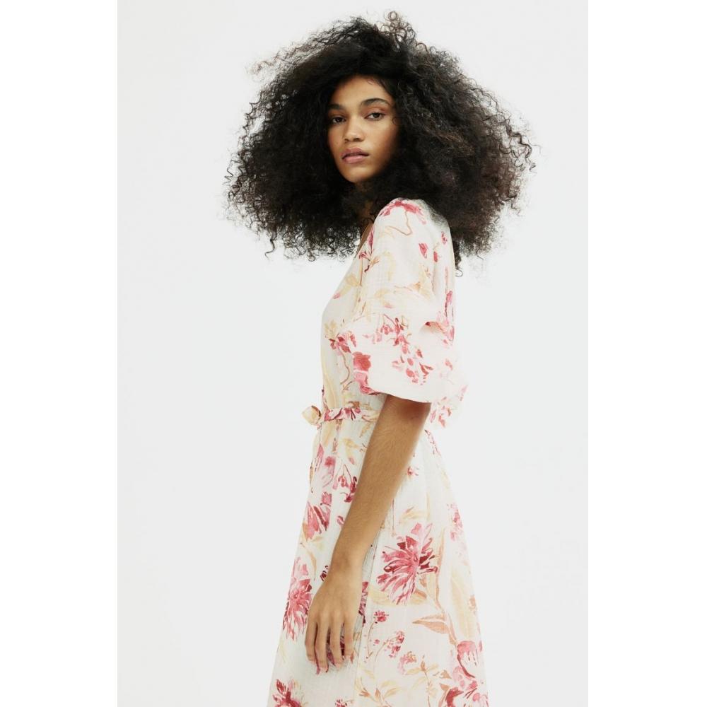 

HM Креповое платье с поясом кремового цвета с цветочным принтом