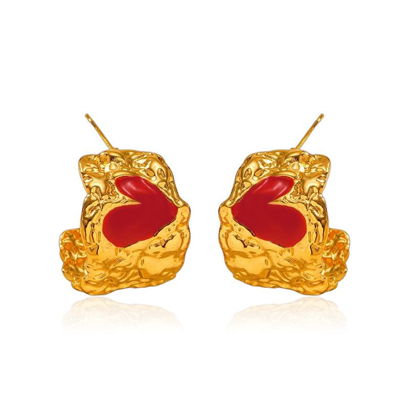 New heart-shaped titanium steel earrings, retro high-end sense, light luxury and non-fading 18k gold stainless steel stud earrings.
