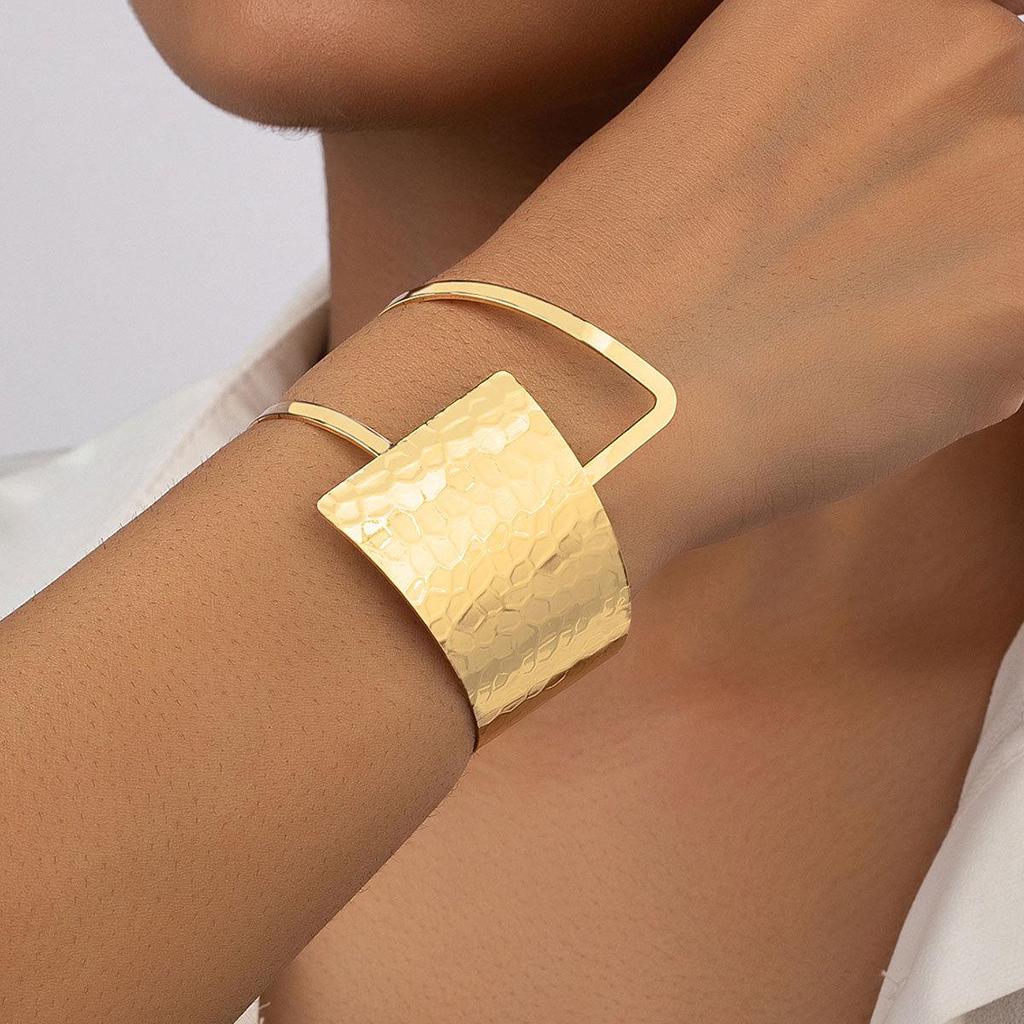 European and American Style Open Bangle: Elegant, Minimalist Design Bracelet for Women