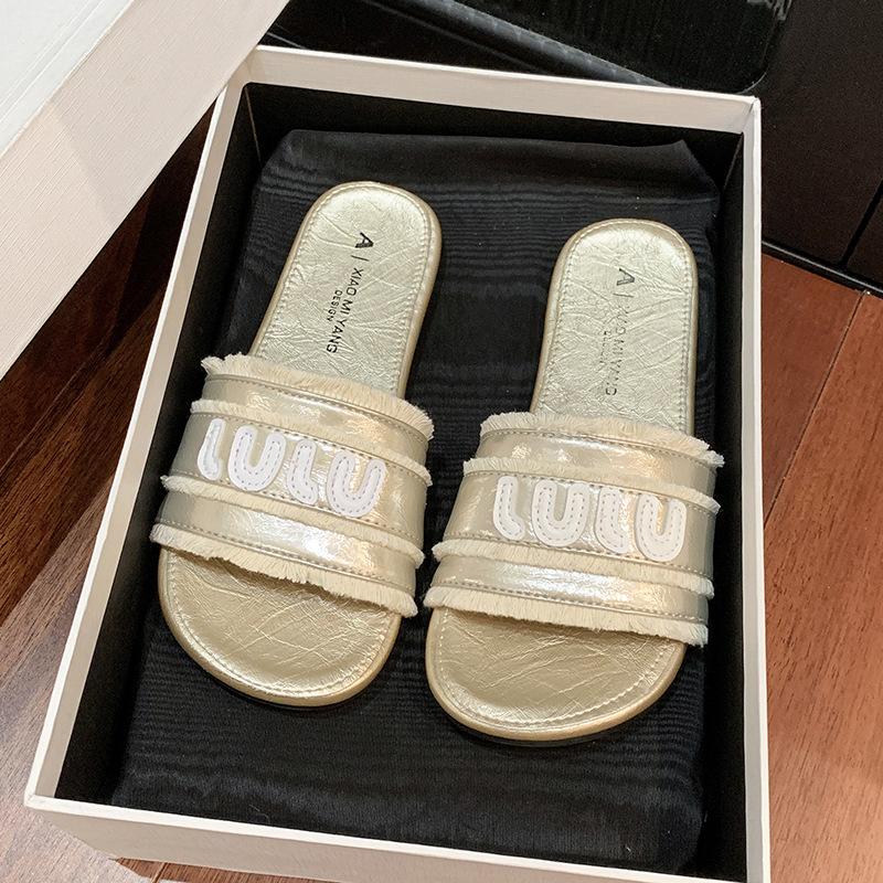 Cool Slippers Women's Summer Wear 2025 New Flat-bottomed Beach Sandals Fashionable Women's Soft-soled Small Fragrant One-word Drag