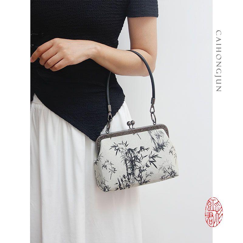 

Радужный стиль Same Style Jun Оригинальный «Маленькая картина тушью бамбука» Нишевый стиль Ретро Новый китайский национальный стиль Легче всего сочетать с чонсамом Сумка Underarm bag