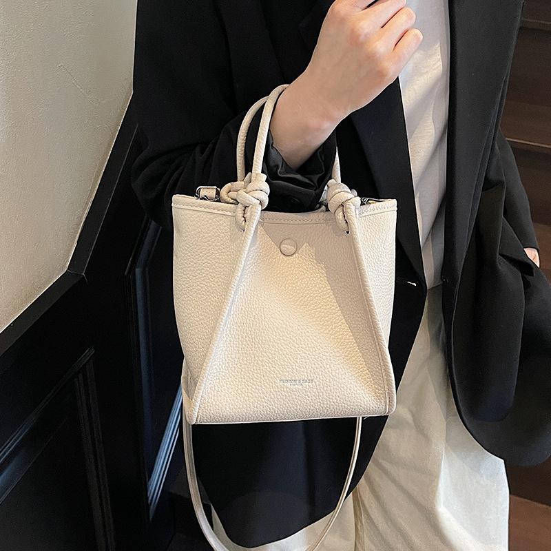 2025 spring and summer new fashion high sense simple solid color bucket bag versatile temperament women's commuter messenger bag