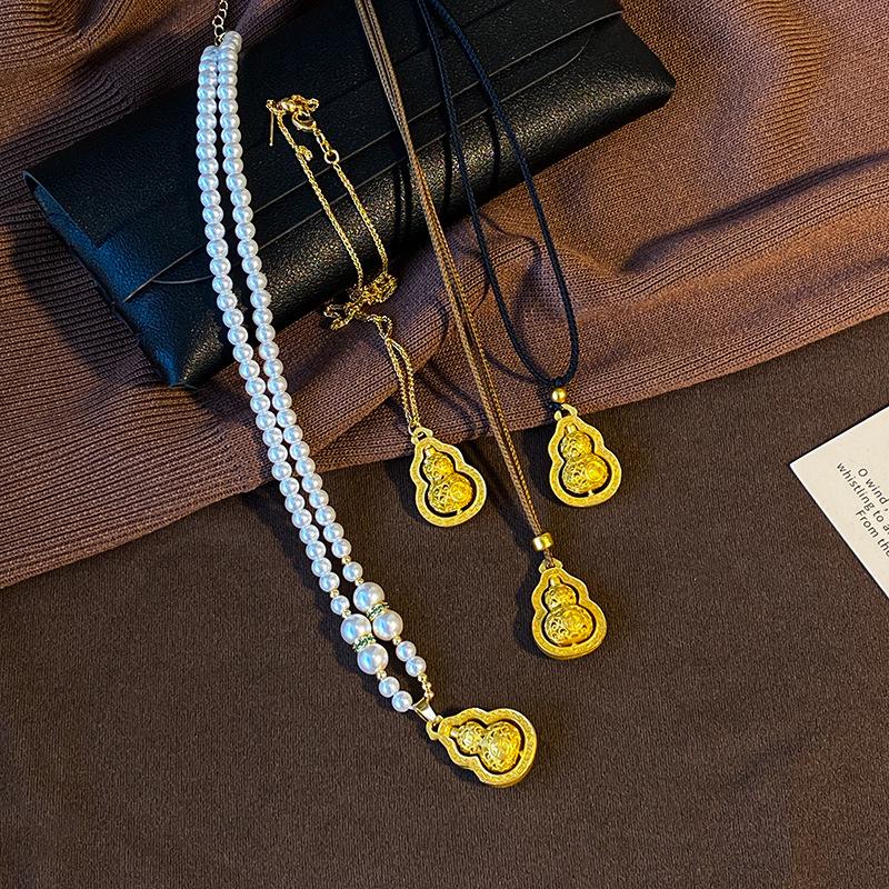 Luxurious Gold Gourd Necklace Pendant – Versatile, Strong Color Retention & Stylish Sweater Chain Accessory