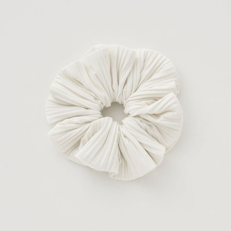 

THE RYE Плиссированная резинка-скранч(слоновая кость) FREE