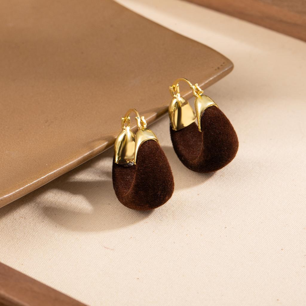 Design Sense Flocking U-Shaped Round Atmosphere Simple Women'S Personality Temperament Earrings