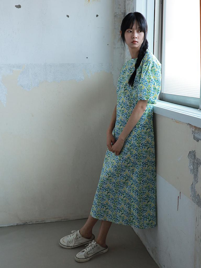 Vincent Navy Floral Short Sleeve Dress_White