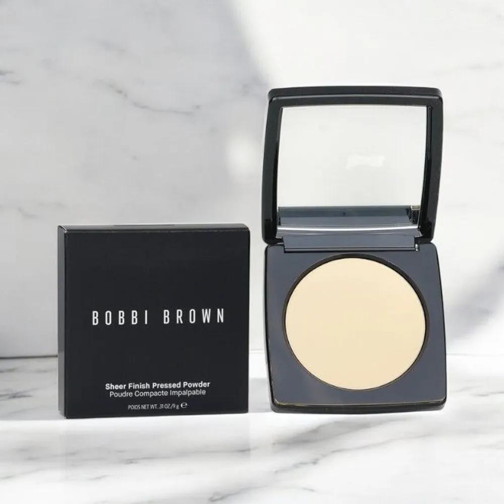 Bobbi Brown Sheer Finish Pressed Powder No. 01 Pale Yellow