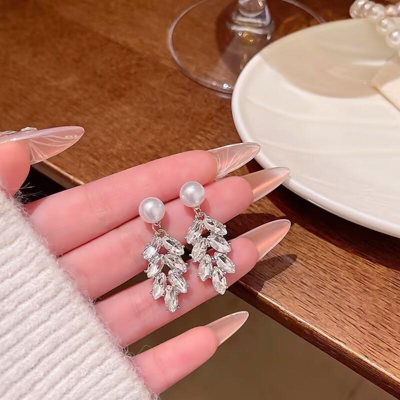 Light Luxury Super Sparkling Crystal Tassel Wheat Earrings for Women Hong Kong Style Fashionable