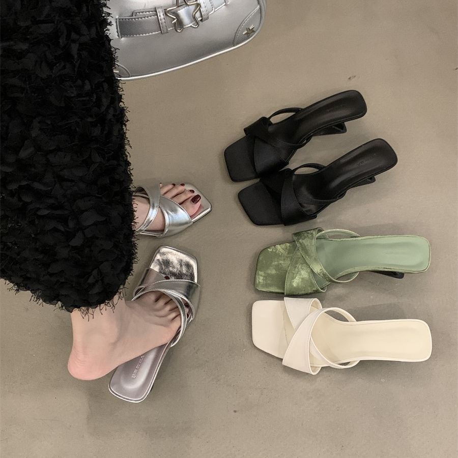 New Chinese-style slope heel cool slippers, outside fairy shoes, new square head with skirt temperament sandals in summer 2025