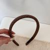 Retro and Simple Hairband with A Girl School-style Appearance. A High-crowned Sponge Hairpin with A Fine Headband for Styling The Hair.