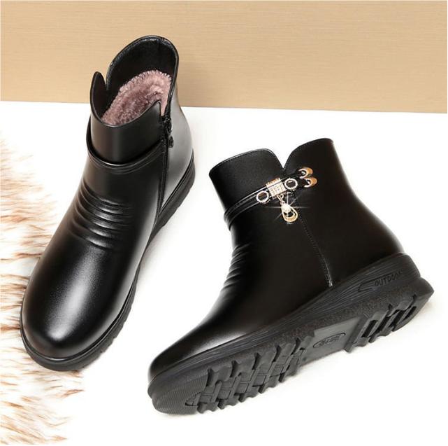 Leather Women Boots  Winter Thick Wool Lined Genuine Leather Women Snow Boots Large Size Women Winter Shoes