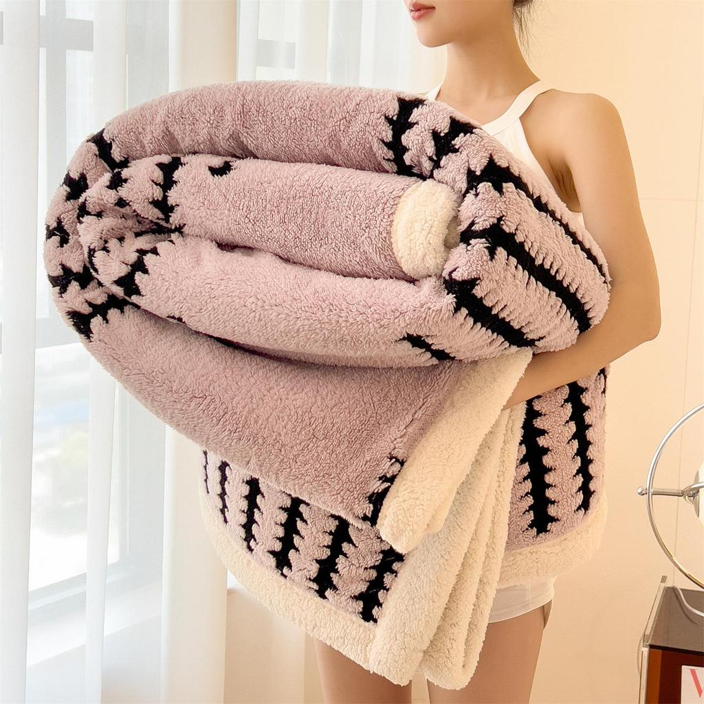 Thickened Milk Fleece Cationic Blanket - Office Nap, Sofa Cover, Shawl, Autumn/Winter Quilt