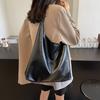 Underarm shoulder large-capacity bag women's new autumn commuting retro versatile tote bag