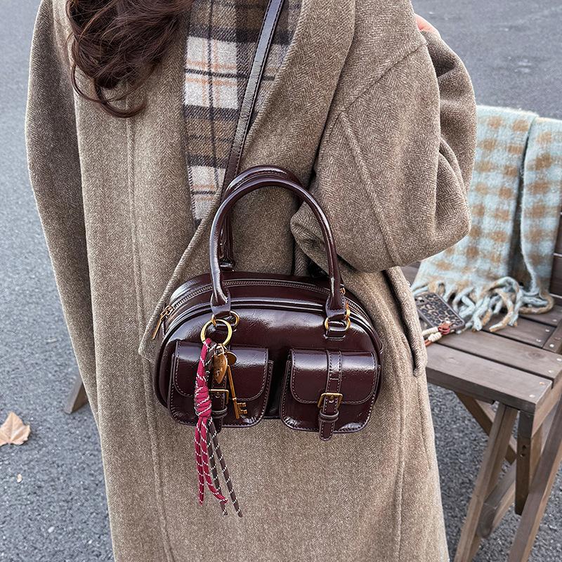 Small Bag Women's 2025 New Winter Women's Bag Versatile Fashion Shoulder Messenger Bag Casual Soft Leather Retro Small Square Bag