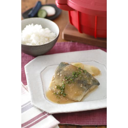 Meyer Old-Style Microwave Pressure Cooker, Red, MPC-2.3RD