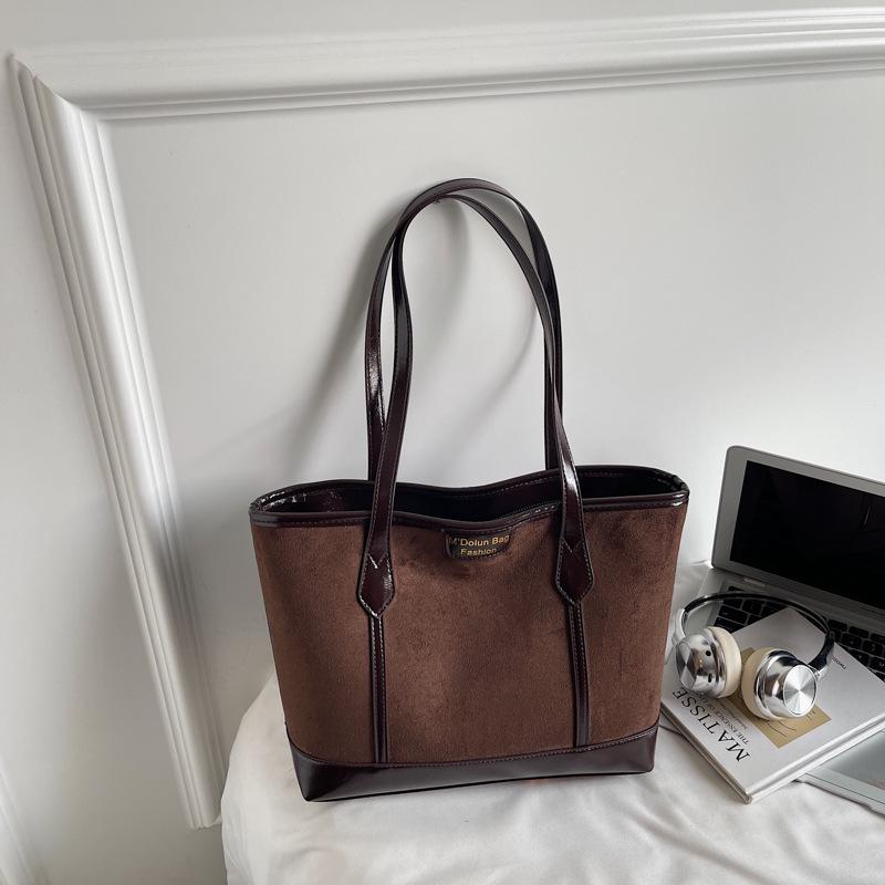 Commuter tote bag women's new retro fashion casual large capacity armpit bag high value shoulder bag