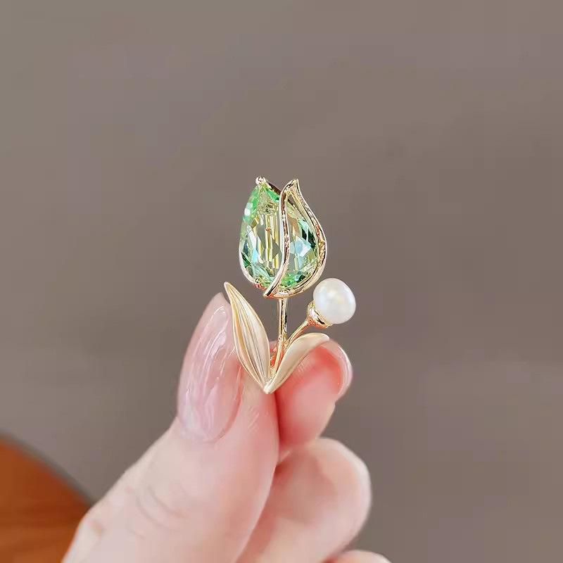 Elegante Tulpenbrosche, Damen-Imitatkristall-Korsage, Nischendesign-Sinn, Anstecknadel, Blendfreier Verschluss am Ausschnitt