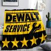 1 szt. Koc flanelowy z nadrukiem Dewalt, Wysokiej jakości, Na wszystkie pory roku, Wystrój domu, Ciepło i komfort, Idealny na prezenty świąteczne
