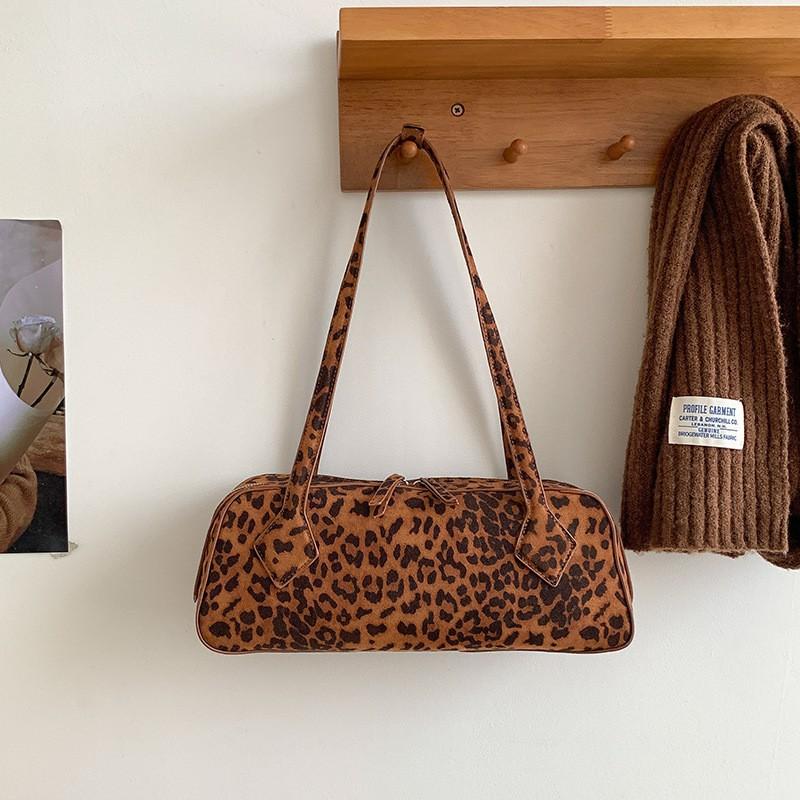 2025 Suede Personalized Women s Bag Exquisite Fashionable One-shoulder Underarm Commuting Large-capacity Leopard Print French Stick