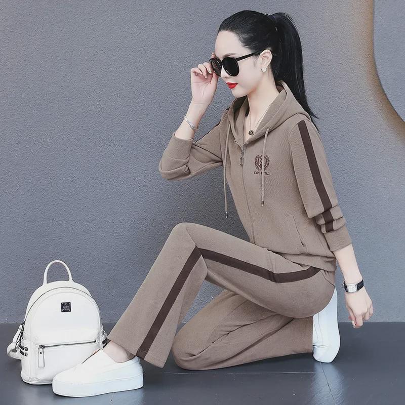 Trendiges Damen-Zweiteiler-Set mit weiten Hosen & Kapuzenpullover - Herbst 2023 Modische Freizeit-Sportbekleidung.