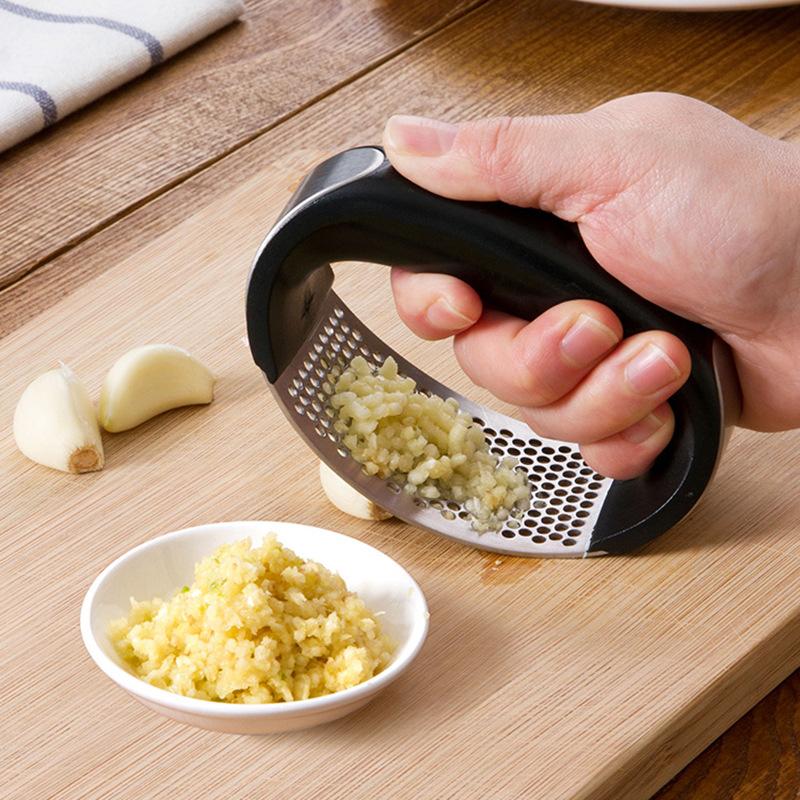 Stainless Steel Garlic Crusher Mud Press Manual Ginger Grinding Chopper Pipe Peeler Mincer for Fruit Vegetables Kitchen Tools