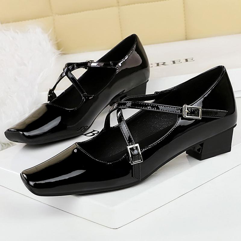 

Туфли 3 см Низкий каблук женские туфли лакированная кожа Женские лодочки толстые с квадратным носком Каблуки-рюмочки Дизайн с пряжкой высокий каблук 40