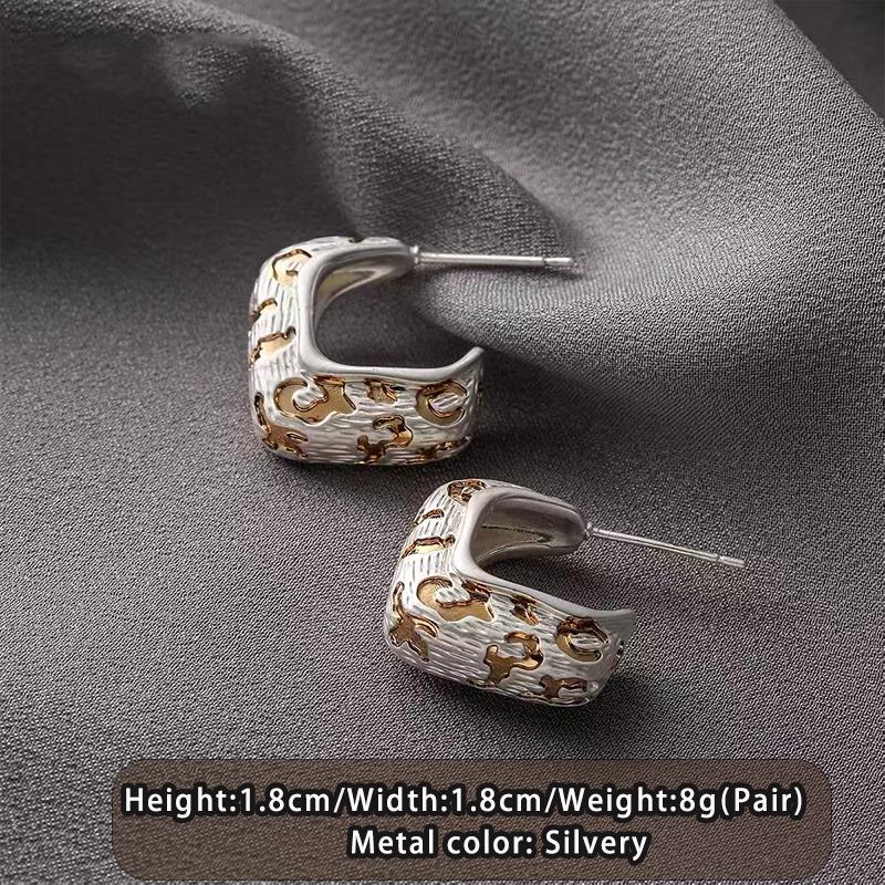 

Gold Color Leopard Patterned Metal C-shaped Earrings For 2026 Autumn And Winter Jewelry Christmas Fashion Accessories For Women срібний