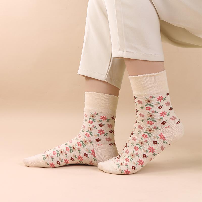 5 Pairs Autumn and Winter Vintage Small Floral Ladies Mid-tube Mori Department College Socks Mid-tube Socks