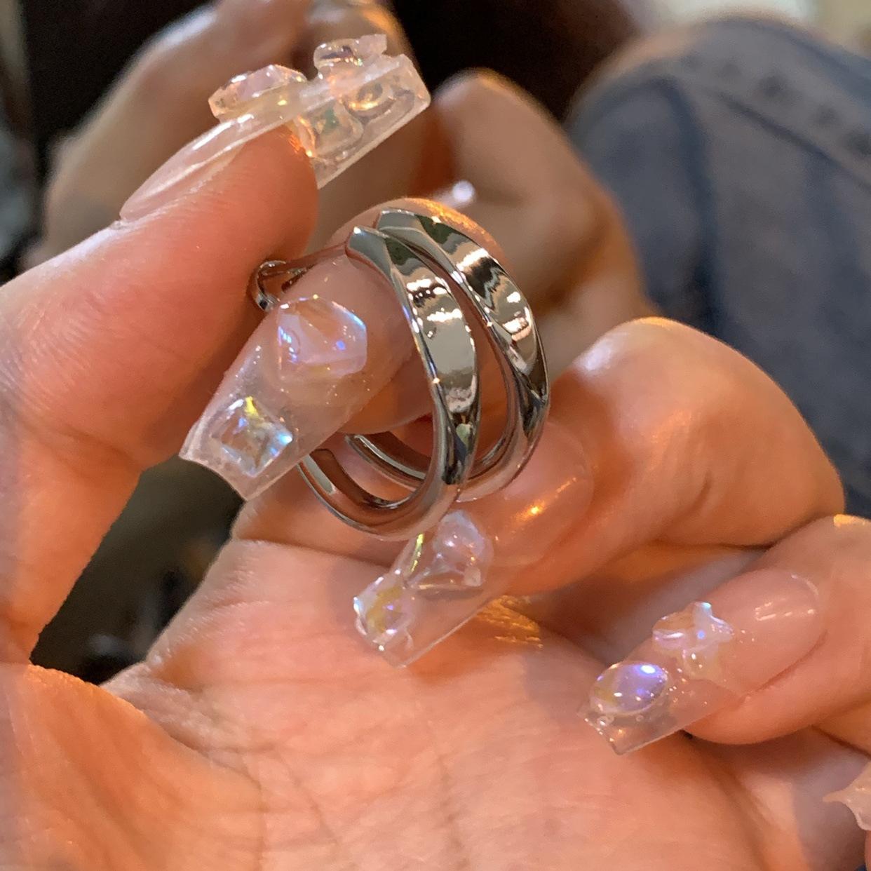 

Корейская версия ретро-серег, темперамент холодного ветра, украшения для ушей, ощущение высокого класса, нишевый дизайн, серьги-пусеты, женские