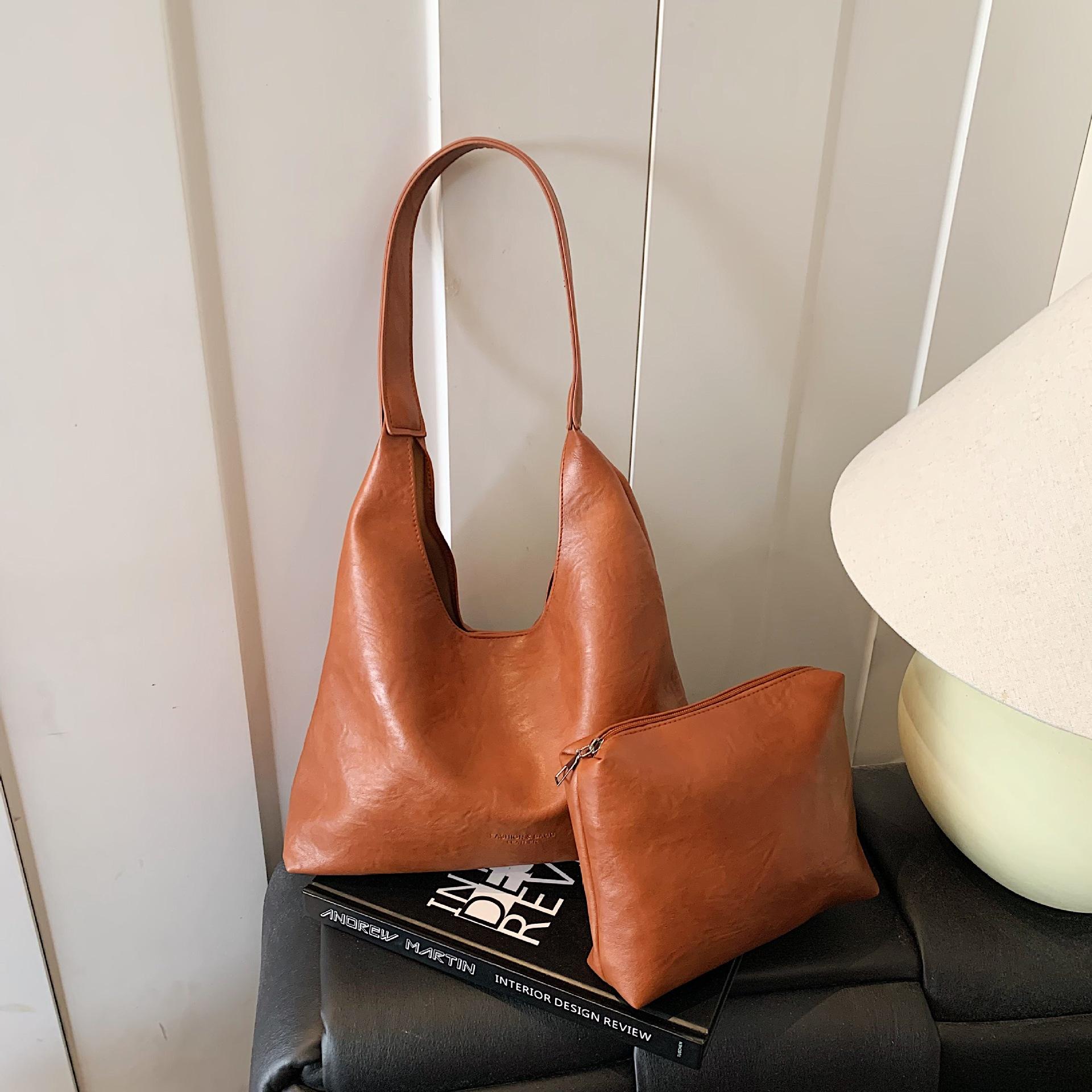 

Осень и зима ретро универсальная сумка для поездок сумка большой вместимости женская 2025 новая популярная подмышечная сумка на плечо сумка-тоут женская коричневый