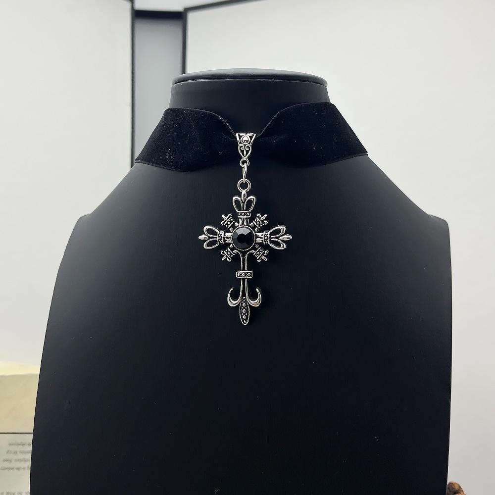 Gothic Punk Velvet Rose Cross Heart Choker Necklace - Y2K Retro Style
