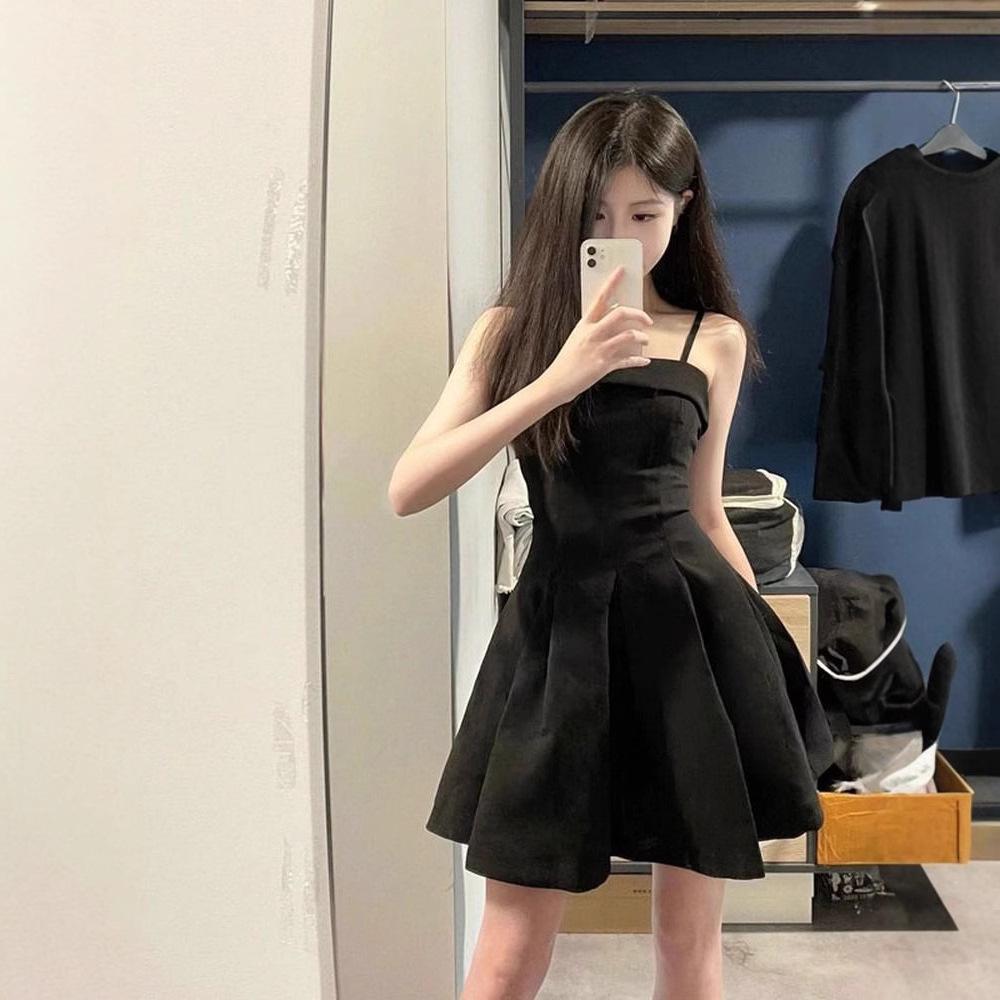 2025 Slimming Waist-Hugging Black Spaghetti Strap Dress - Hepburn Style