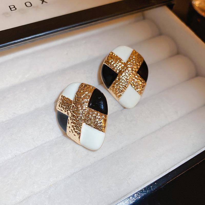 High-End European & American Metal Water Drop Ear Clips - No Piercing, Cool Autumn/Winter Style