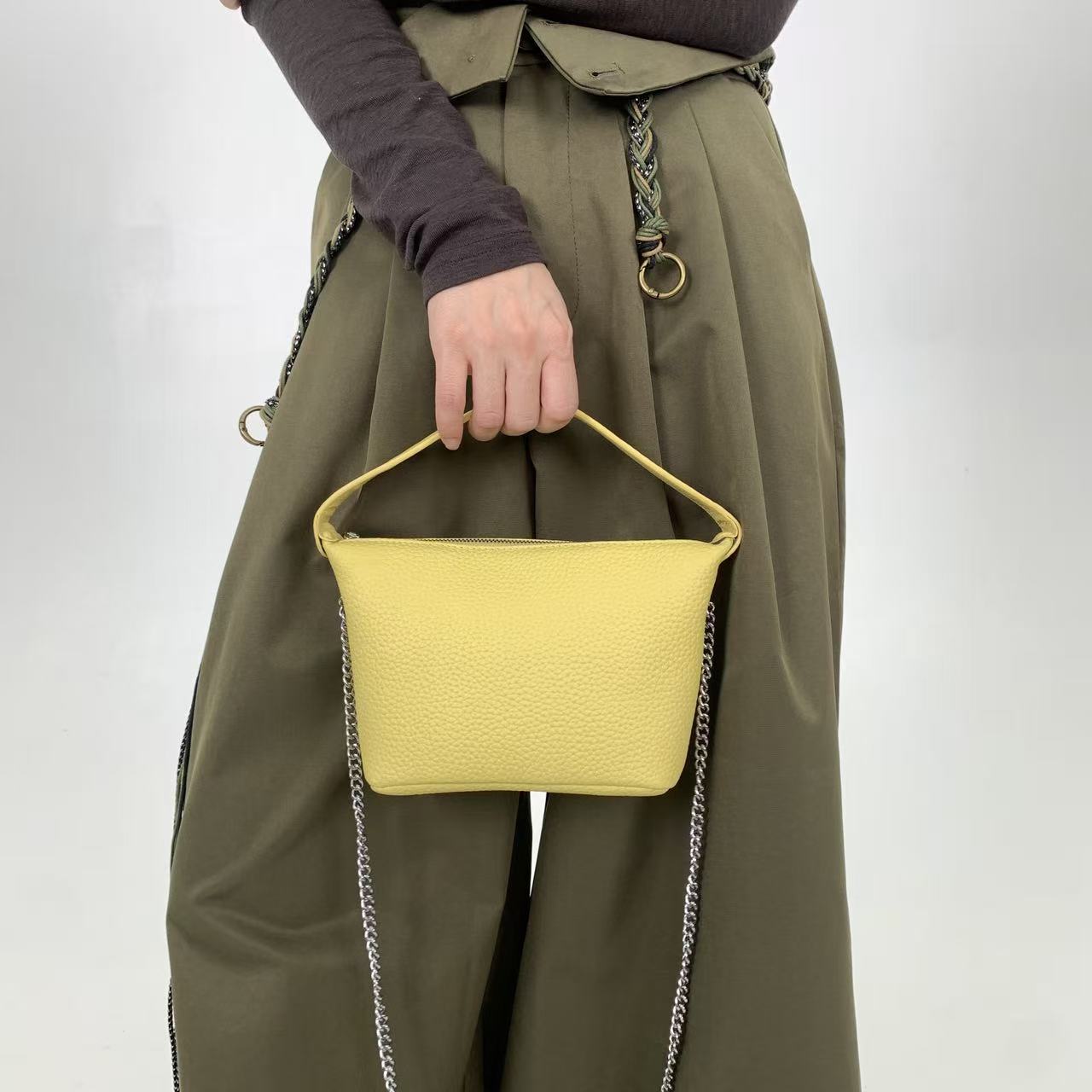 

Ladies Fashionable Minimalist Soft Leather Handbag, Personalized and Trendy Versatile Single Shoulder Crossbody Bag жовтий