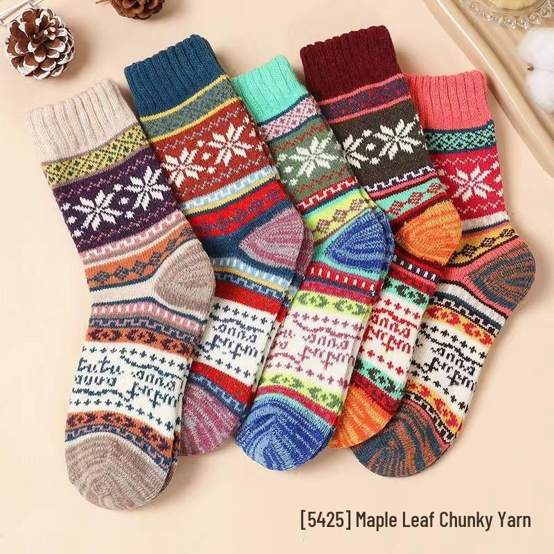 Women's Mid-Calf Reindeer Jacquard Wool Socks - Soft & Comfortable for Autumn and Winter