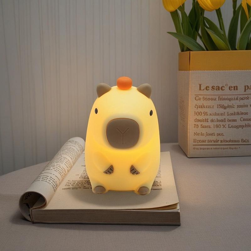 

Yangwang Capybara Silicone Night Light - Bedside Lamp & Creative Table Ornament 1W (In Stock/Data Cable + Color Box)