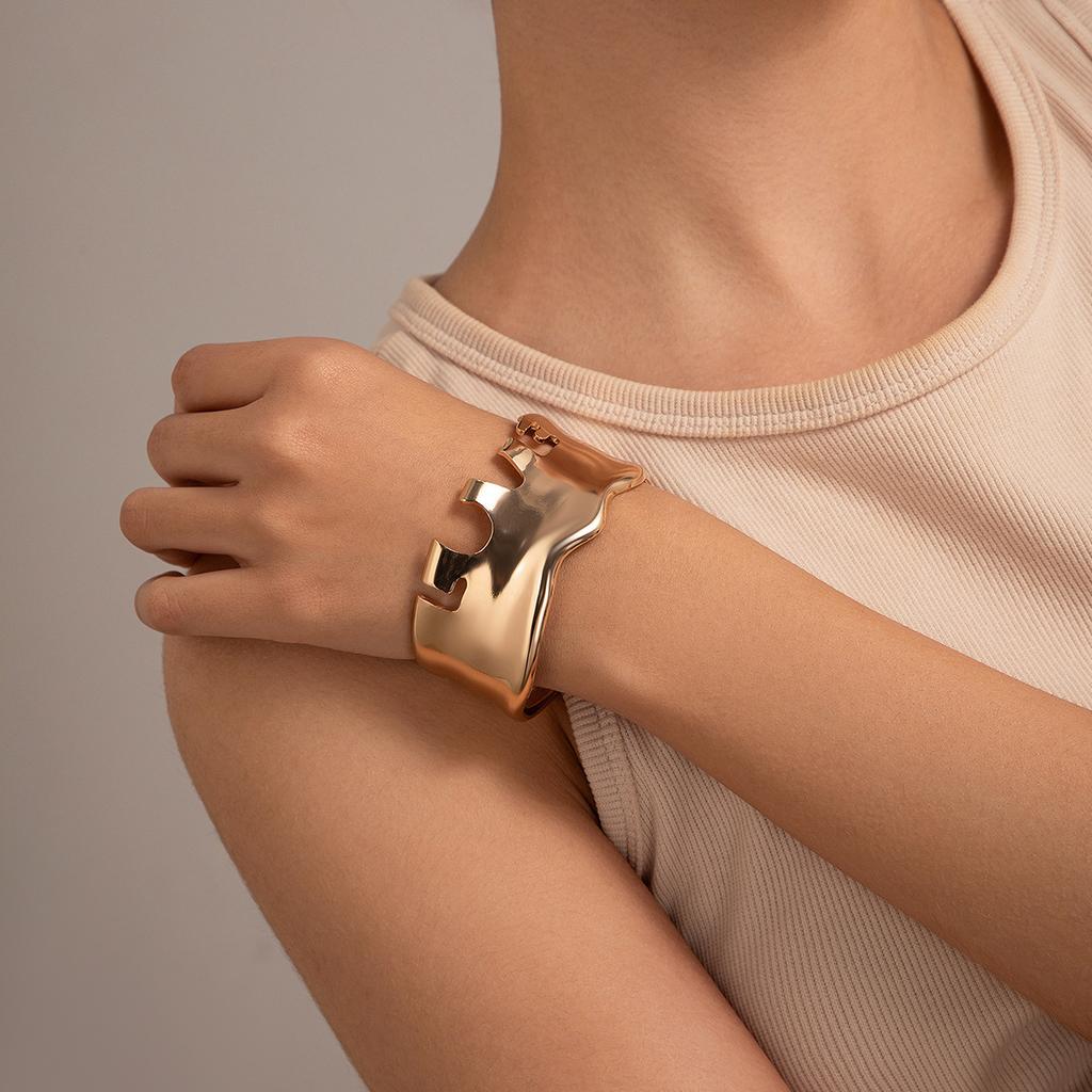 Bracciale Aperto Pieghettato Irregolare Punk Metal Creativo Amore Lucido Bracciale Bracciale