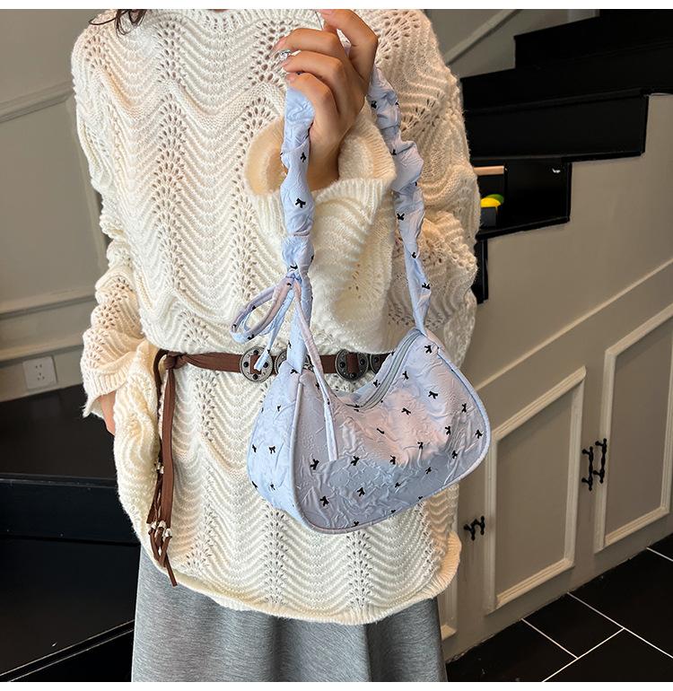 

Sweet and cool Spice Girl style bag women s 2025 new commuter versatile shoulder armpit bag fashionable super fire portable small bag синий