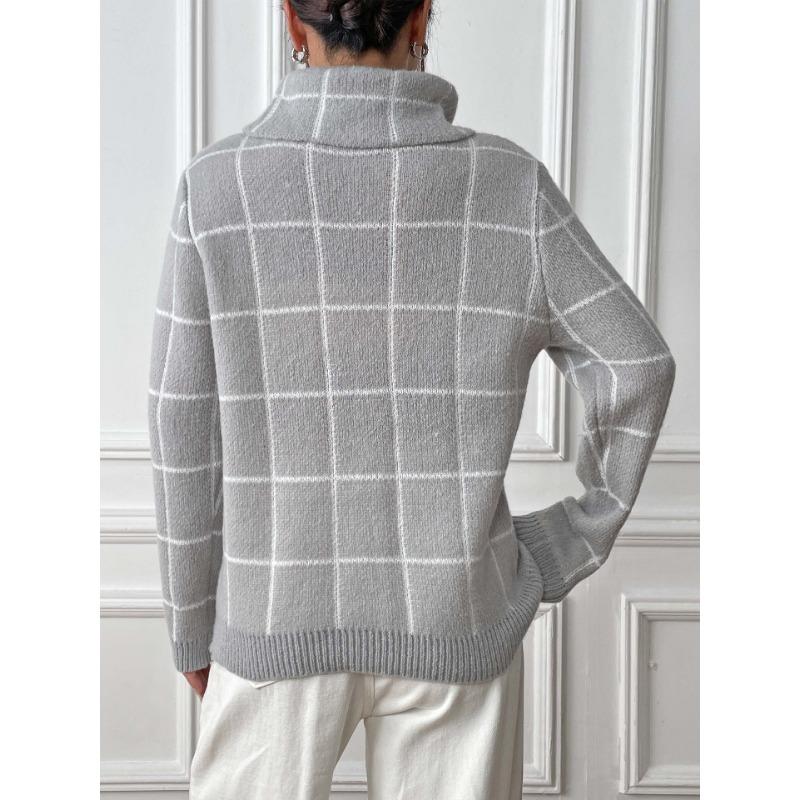 Women's Pullover Check Turtleneck with A Contrasting Base