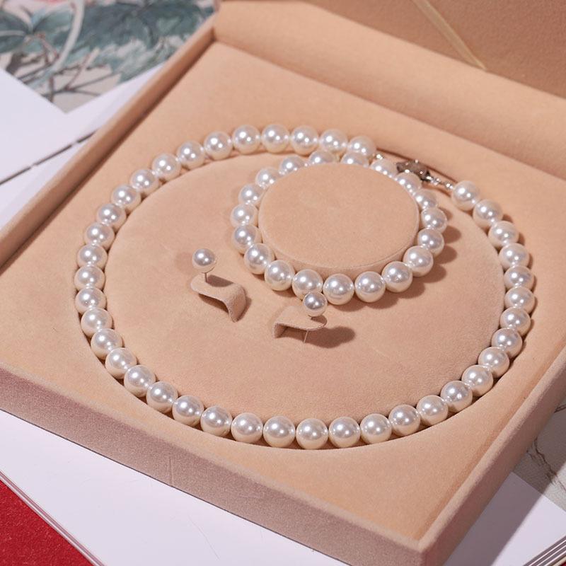 White Bead Sweet Light Luxury Women's Neck Chain Necklace Three-piece Set Mom Chain Jewelry