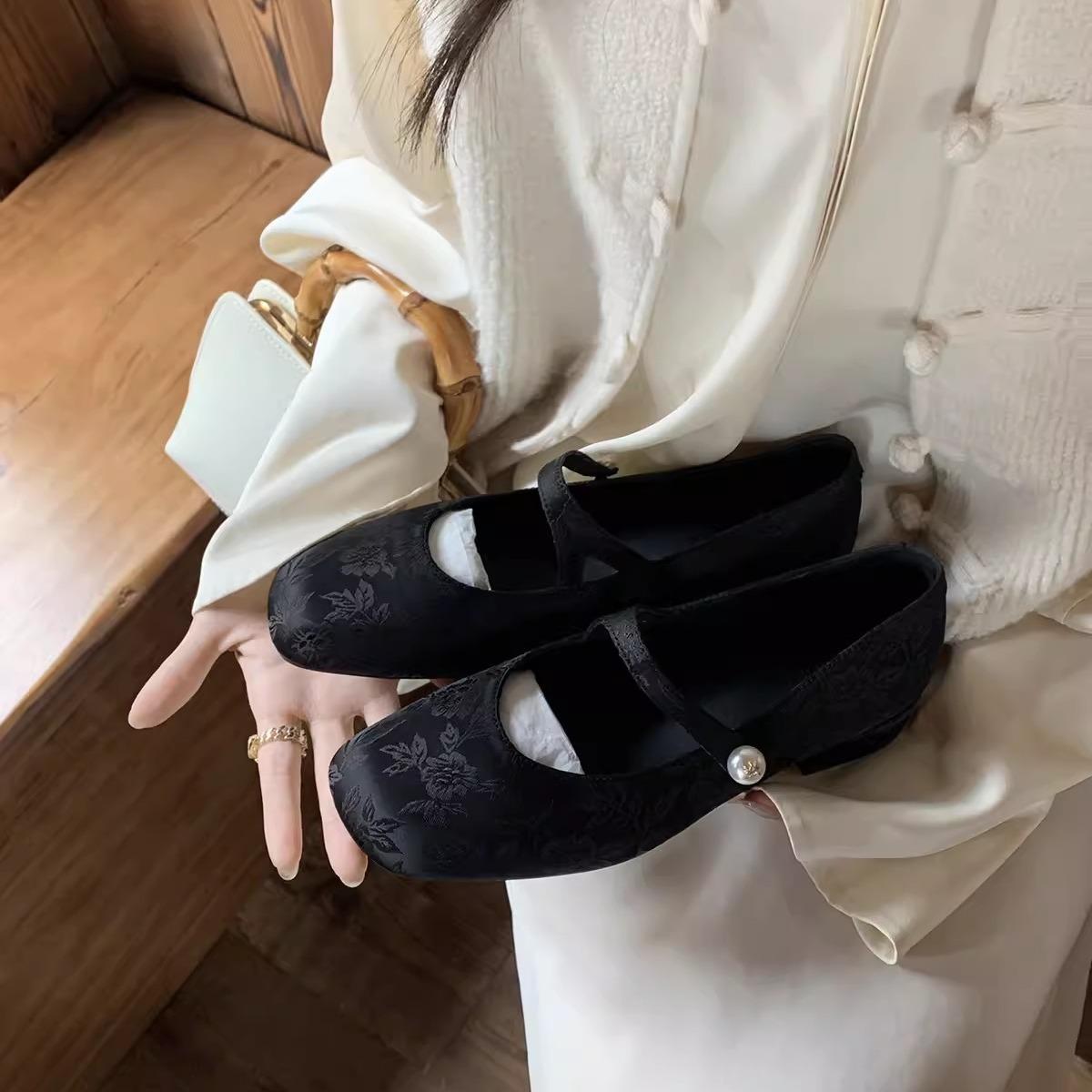 

Виноградная мать имеет тот же национальный стиль, новый китайский стиль с ципао, туфли Мэри Джейн, жемчужный однословный с квадратным носком жаккардовый толстый каблук поет 40 чёрный