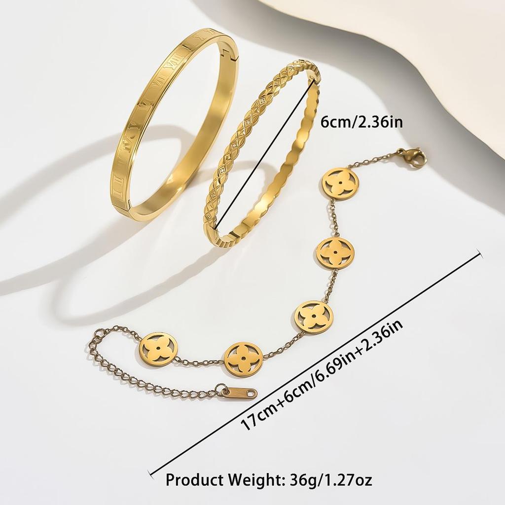 Elegant Retro Gold Clover Slim Bracelet for Women - Unique Design