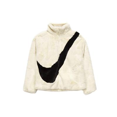 Spor Giyim Kadın Oversize Swoosh Logolu Suni Kürk Ceket Fossil/Siyah Kadın Sokak Giyimi CU6558-238