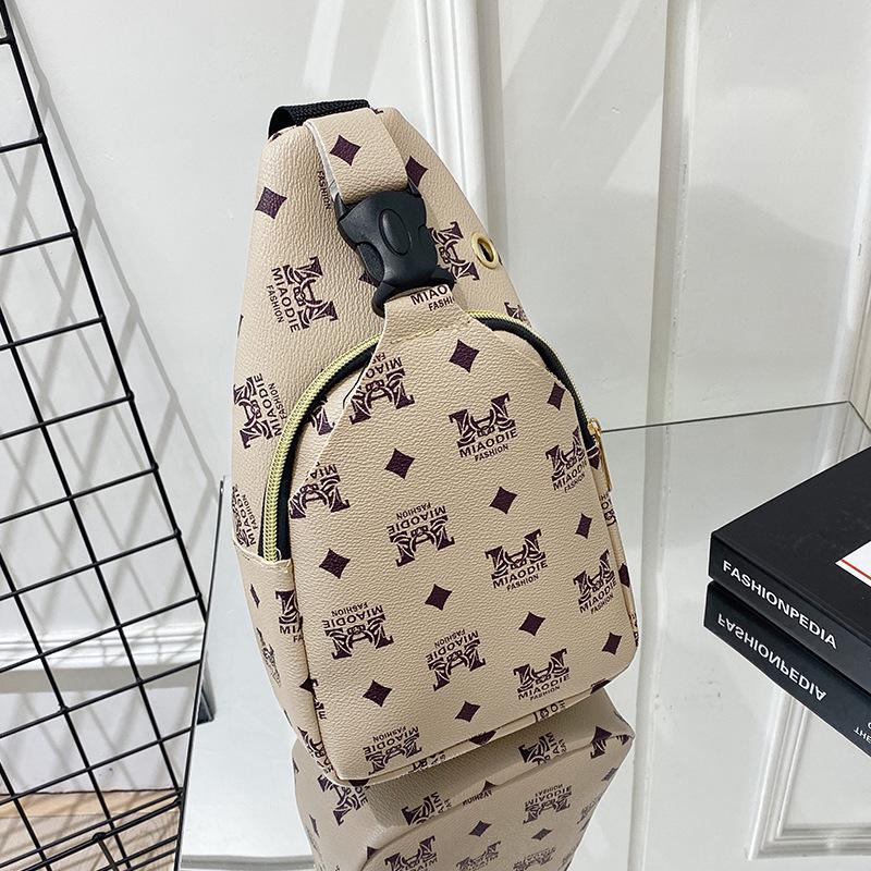Guangzhou women's bag summer and autumn printed letter geometric square breast bag portable oblique span large capacity simple mobile phone bag