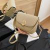 Retro niche underarm bag women's new trendy fashion saddle bag simple and versatile shoulder messenger bag